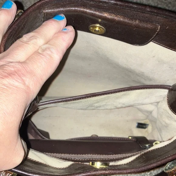 Brahmin Black and Brown Genuine Leather Croc Embossed Shoulder Bag 10” X 10” - Picture 9 of 16